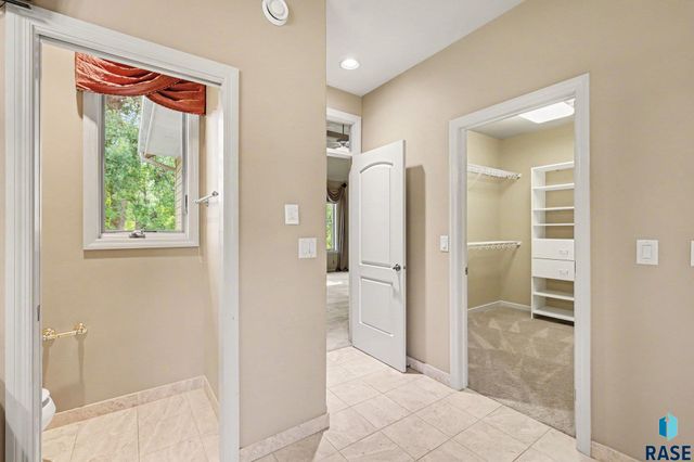 5800 S Deer Park Dr Drive, Sioux Falls, SD 57108