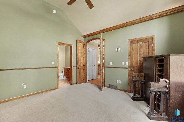 5800 S Deer Park Dr Drive, Sioux Falls, SD 57108