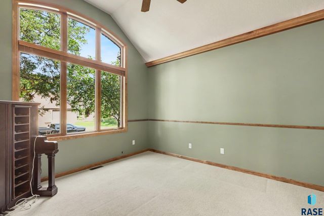 5800 S Deer Park Dr Drive, Sioux Falls, SD 57108