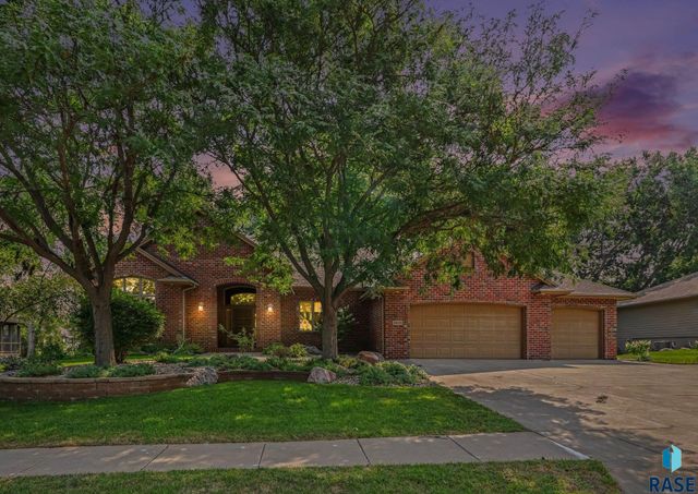 5800 S Deer Park Dr Drive, Sioux Falls, SD 57108