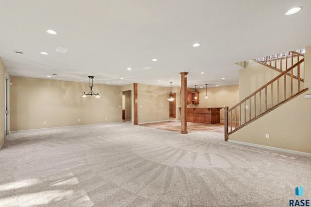 5800 S Deer Park Dr Drive, Sioux Falls, SD 57108