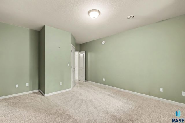 5800 S Deer Park Dr Drive, Sioux Falls, SD 57108