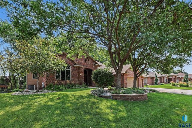 5800 S Deer Park Dr Drive, Sioux Falls, SD 57108