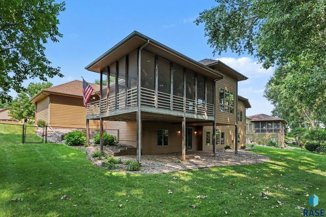 5800 S Deer Park Dr Drive, Sioux Falls, SD 57108