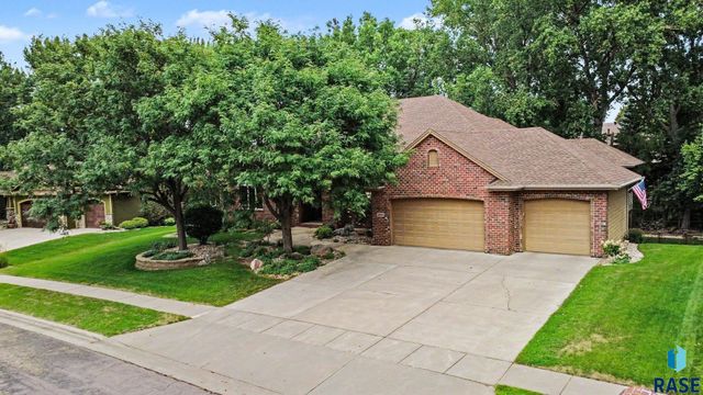 5800 S Deer Park Dr Drive, Sioux Falls, SD 57108