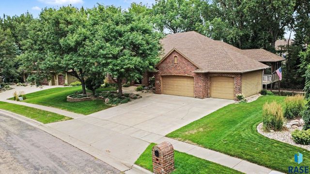 5800 S Deer Park Dr Drive, Sioux Falls, SD 57108