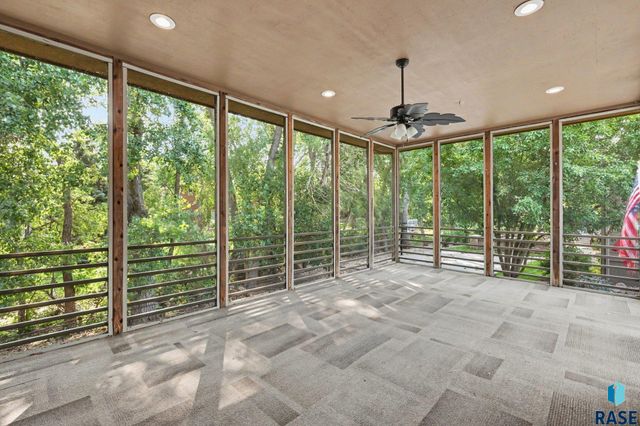 5800 S Deer Park Dr Drive, Sioux Falls, SD 57108