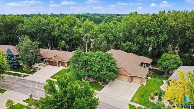 5800 S Deer Park Dr Drive, Sioux Falls, SD 57108