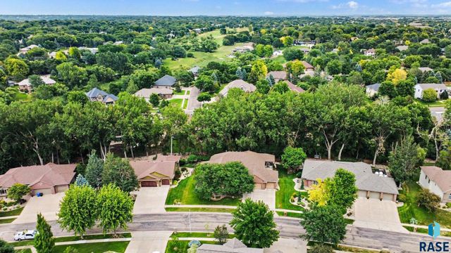 5800 S Deer Park Dr Drive, Sioux Falls, SD 57108