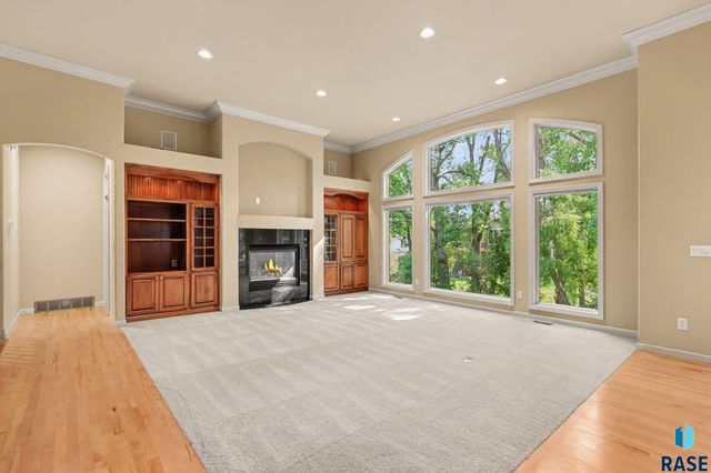 5800 S Deer Park Dr Drive, Sioux Falls, SD 57108