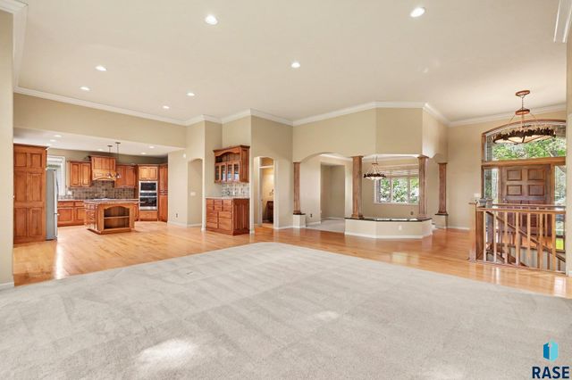 5800 S Deer Park Dr Drive, Sioux Falls, SD 57108