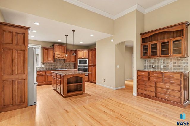5800 S Deer Park Dr Drive, Sioux Falls, SD 57108