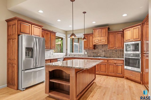 5800 S Deer Park Dr Drive, Sioux Falls, SD 57108