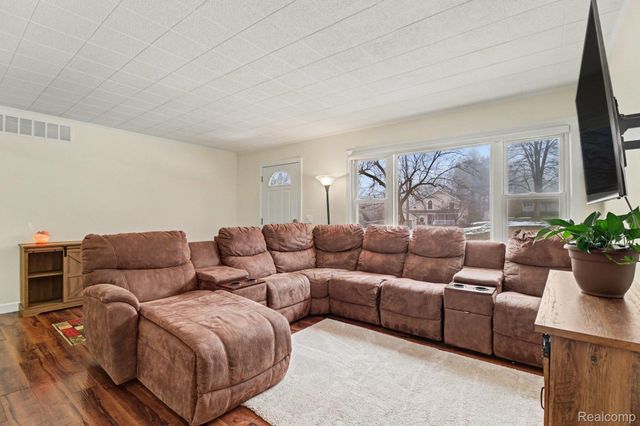 768 Pleasant Ridge, Orion Charter Township, MI 48362