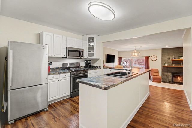 768 Pleasant Ridge, Orion Charter Township, MI 48362