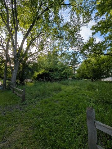 521 S Circle Avenue, Port Barrington, IL 60010