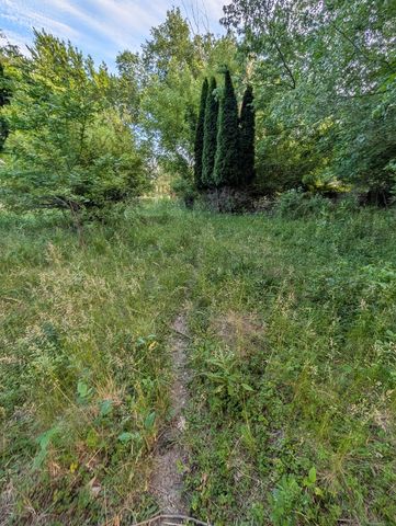 521 S Circle Avenue, Port Barrington, IL 60010