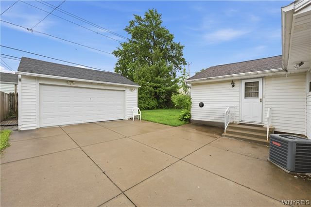 137 Cornwall Ave, Tonawanda, NY 14150