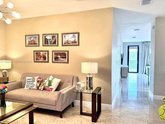 2491 SE 2nd St, Homestead, FL 33033