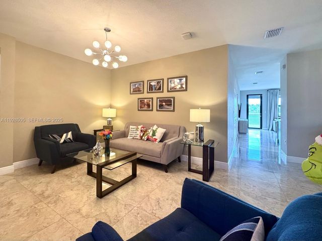 2491 SE 2nd St, Homestead, FL 33033