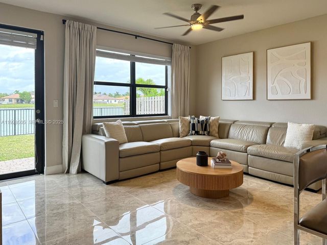 2491 SE 2nd St, Homestead, FL 33033