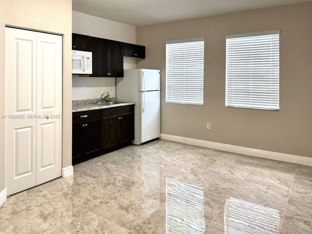 2491 SE 2nd St, Homestead, FL 33033