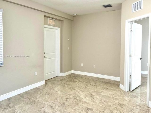 2491 SE 2nd St, Homestead, FL 33033