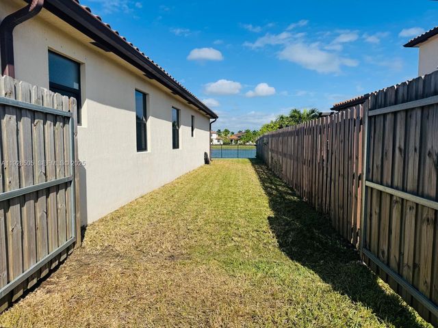 2491 SE 2nd St, Homestead, FL 33033