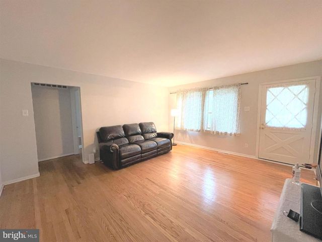 310 FISH POND, Sewell, NJ 08080