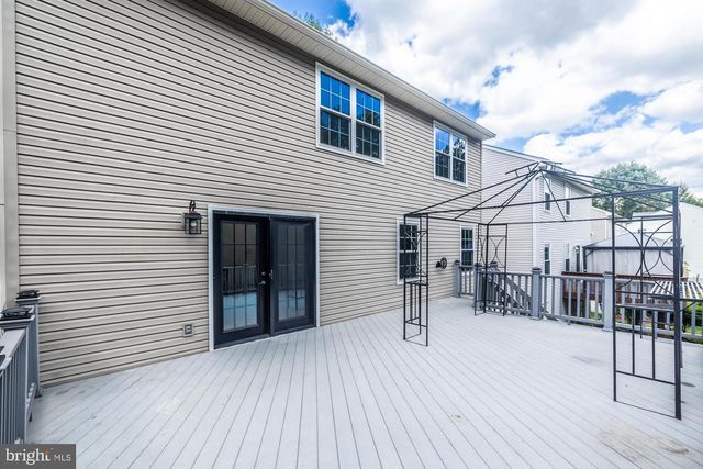 129 COUNTRY RUN DR, Coatesville, PA 19320