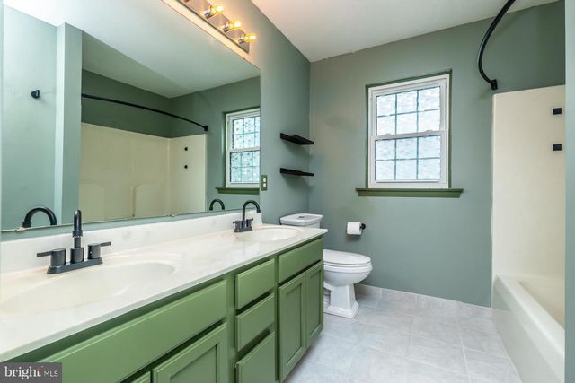 129 COUNTRY RUN DR, Coatesville, PA 19320