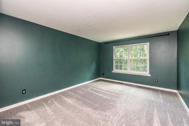 129 COUNTRY RUN DR, Coatesville, PA 19320