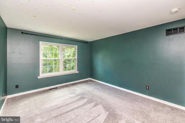 129 COUNTRY RUN DR, Coatesville, PA 19320