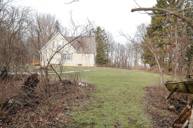 2755 Curtis Road, Leonard, MI 48367