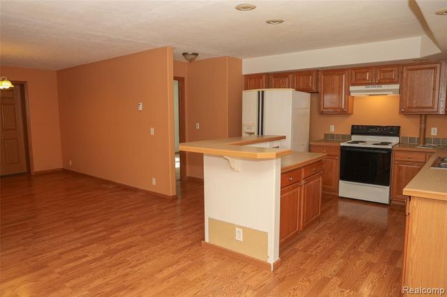 2755 Curtis Road, Leonard, MI 48367