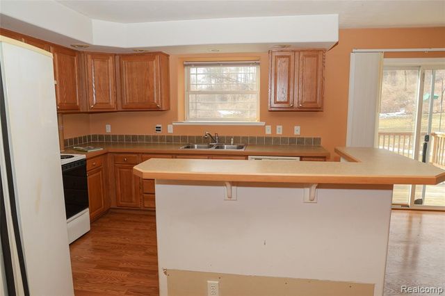 2755 Curtis Road, Leonard, MI 48367