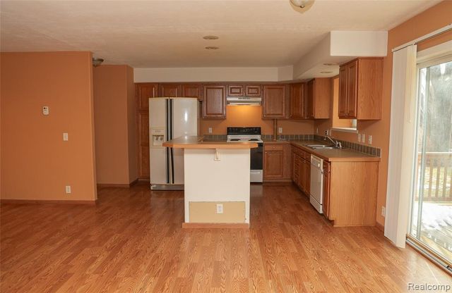 2755 Curtis Road, Leonard, MI 48367