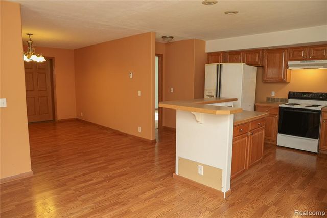 2755 Curtis Road, Leonard, MI 48367