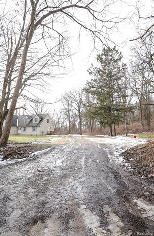 2755 Curtis Road, Leonard, MI 48367