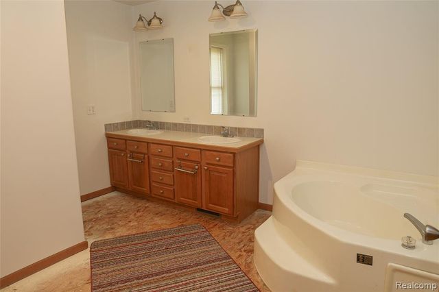 2755 Curtis Road, Leonard, MI 48367