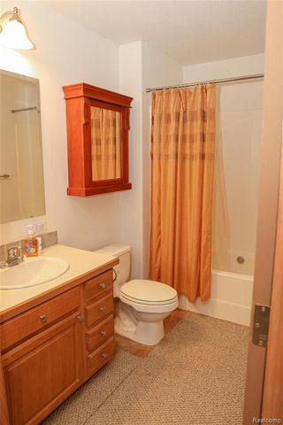 2755 Curtis Road, Leonard, MI 48367