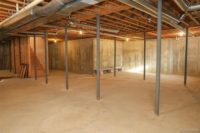 2755 Curtis Road, Leonard, MI 48367