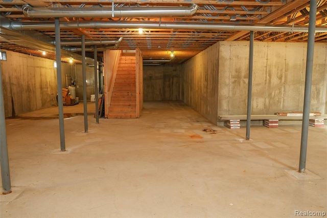 2755 Curtis Road, Leonard, MI 48367