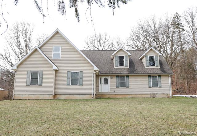 2755 Curtis Road, Leonard, MI 48367