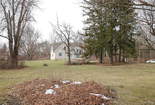 2755 Curtis Road, Leonard, MI 48367