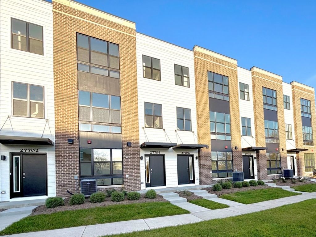 27684 Maecliff Drive, Warrenville, IL 60555 — exterior