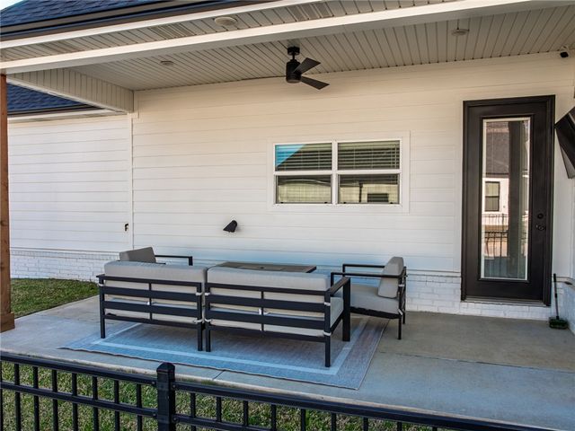 6875 Garden Trail Avenue, Springdale, AR 72762