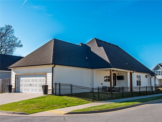 6875 Garden Trail Avenue, Springdale, AR 72762