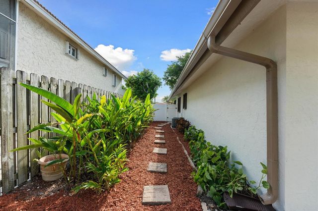 1598 SW 5th Avenue, Boca Raton, FL 33432