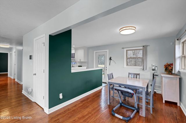 5917 Bay Pine Dr, Louisville, KY 40219